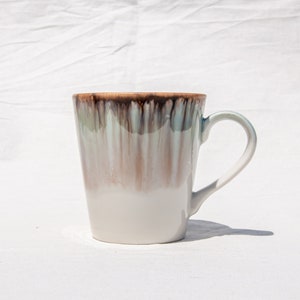 Taza de porcelana en forma de V / Taza hecha a mano / Taza de cerámica / Tazas de cerámica hechas a mano / Taza de café / Juego de tazas / Regalo de taza imagen 3