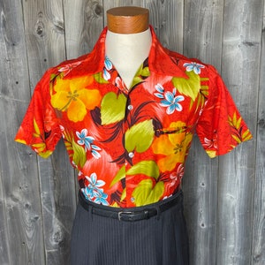 VINTAGE 1970s Reef Hawaiian Shirt / Floral Shirt / Tiki / Las Vegas / Aloha / Boho / Gold Accents / Hibiscus / Made in Hawaii / True Vintage