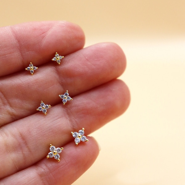 Small gold stud earrings - Flower stud earrings - Earrings 925 silver gold plated - Waterproof earrings - Minimalist gold stud earrings -