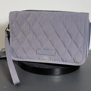 Bolso pequeño de terciopelo mullido de Vera Bradly, bolso acolchado con cremallera, billetera de tela con correa de muñeca, bolso pequeño, bolso pequeño con bolsillo con cremallera, ranura para identificación Vera Bradley
