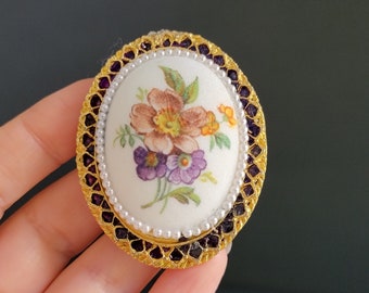 Broche ovale en émail avec fleurs violettes, bijoux peints à la main, broche bouquet, broche camée en or, broche éclatante