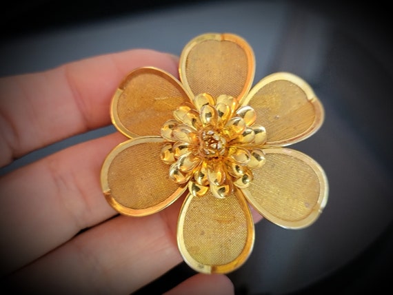 Set of 2 Gold meshe flower brooch pins,Large gold… - image 4