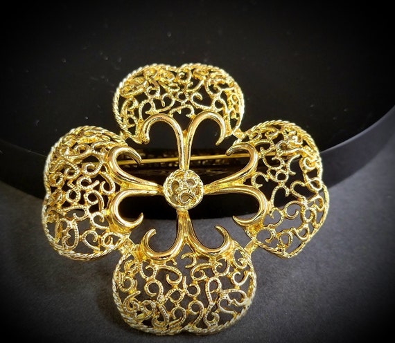 Large gold filigree lace cross shaped brooch pin,… - image 1