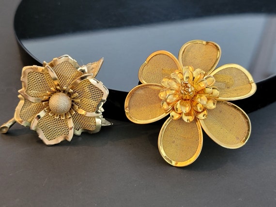 Set of 2 Gold meshe flower brooch pins,Large gold… - image 1