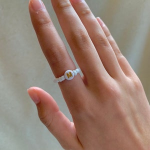 Anel personalizado | anel inicial | anel de letra | anel de contas | anel preppy | anel para adolescentes | presente para ela