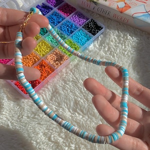 Collar de heishi de playa, joyería de cuentas, collar preppy para niños, joyería azul para adolescentes, collar de cuentas de arcilla, regalo, joyería de playa, collar de océano de verano