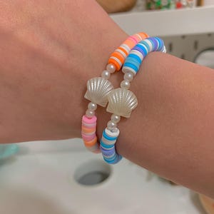 Pulseira de contas infantil, pulseira de estilo preppy, pulseira de mar, pôr do sol, adolescente, pulseira de contas de argila, presente de concha, pingente de oceano, joias de contas, praia, azul, laranja