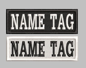 Könnte beinhalten: Zwei gestickte Patches mit dem Text "NAME TAG" in weißen Buchstaben auf schwarzem Hintergrund und schwarzen Buchstaben auf weißem Hintergrund.