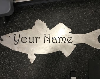 Metal Art Welcome Sign - Striper- Striped Bass - Coastal Series - Dimensioni personalizzate - Frasi - Numero civico - Nomi - E altro ancora