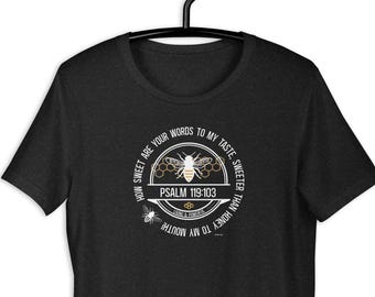 詩篇 119:103 蜂蜜クリスチャンTシャツ | Bella+Canvas 3001 | 聖書の一節Tシャツ | 蜂蜜のように甘いシャツ | 彼女への信仰の贈り物