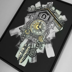 Könnte beinhalten: Eine Schwarzweißillustration einer Kuckucksuhr mit goldenen Akzenten. Das Zifferblatt der Uhr ist mit römischen Ziffern und einem goldfarbenen Pendel sichtbar. Die Uhr ist in Schwarz gerahmt.
