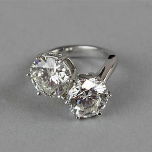 Toi Et Moi Ring - Round Cut Moissanite Diamond Wedding Ring - Two Stone Engagement Proposal Ring - Daily Wear Ring - Anniversary Gift Ring