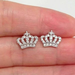 Princess Crown Inspired Studs Earring For Her - Round Moissanite Diamond Minimalist Crown Stud Earring - 14K Gold Wedding Anniversary Gift