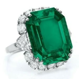 18x14 MM Green Emerald & Trillion Cut CZ Stone Cocktail Ring - Party Wear Ring - Halo Set Engagement Ring - Wedding Anniversary Gift Ring