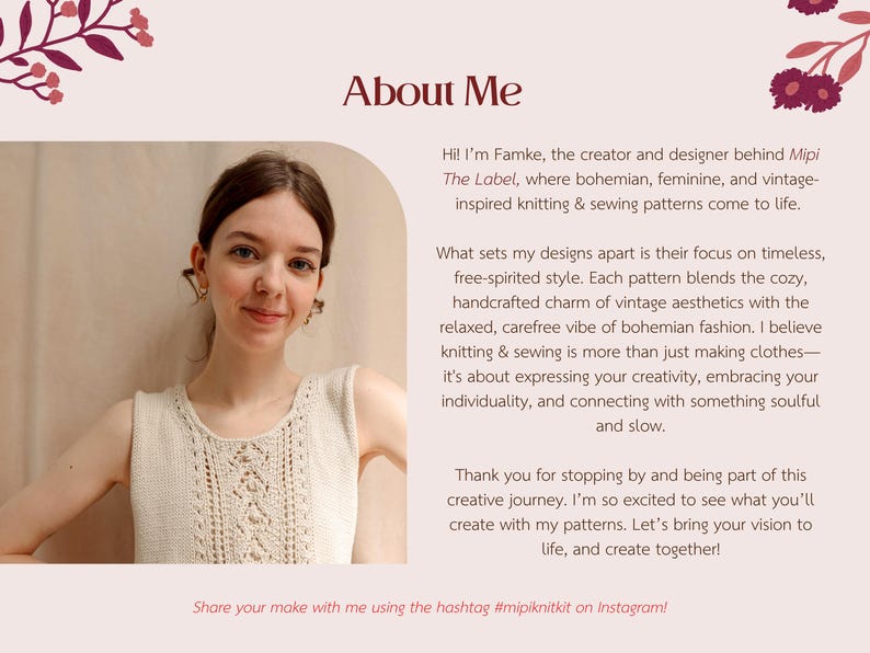 Op de afbeelding: Een vrouw glimlacht naar de camera terwijl ze voor een lichtroze achtergrond staat. De tekst "About Me" staat bovenaan de afbeelding. De tekst onder de afbeelding van de vrouw beschrijft haar als de maker en ontwerper achter Mipi The Label, waar bohemian, vrouwelijke en vintage-ge&iuml;nspireerde brei- en naaipatronen tot leven komen. De tekst beschrijft ook de designaesthetiek van de vrouw en moedigt kijkers aan om hun creaties te delen met behulp van de hashtag #mipiknitkit op Instagram.