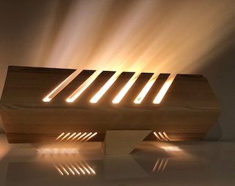 Lampe de table ou de bureau TOTEM, design, en bois massif, éclairage LED