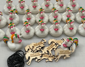 Paperella di gomma unicorno arcobaleno, etichetta Bronco Bucking