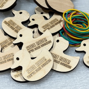 Du wurdest entent! Personalisierte Holz-Enten-Tags. Mit oder ohne Enten erhältlich. Perfekt für Enten von Einzelpersonen Jeeps. Einen Jeep-Besitzer zum Lächeln bringen