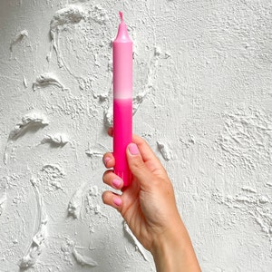 Dip-dyed candle / hand-dipped candle / sustainable stearin / colorful handmade taper candle | Y2K Room Decor | Gift idea & colorful decoration Rosa Pink
