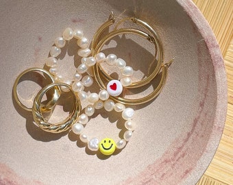 Y2K Pearl ring with smiley face / Ring with freshwater pearls / Smiley ring / Freshwater pearl ring smiley / Summer jewelry / Ibiza jewelry