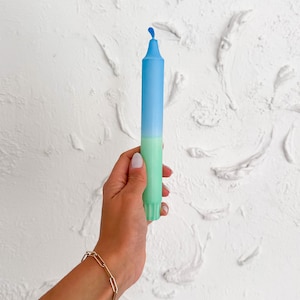 Dip-dyed candle / hand-dipped candle / sustainable stearin / colorful handmade taper candle | Y2K Room Decor | Gift idea & colorful decoration Blau Mint