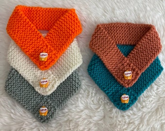 Sciarpa per San Valentino con animali in maglia con lettera d'amore