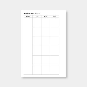 Op de afbeelding: Een blanco maandelijkse planner met kolommen voor notities, zondag, maandag, dinsdag en een raster met vakjes voor elke dag.
