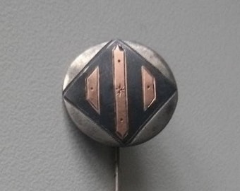 Square in a circle: An antique piece of jewellery