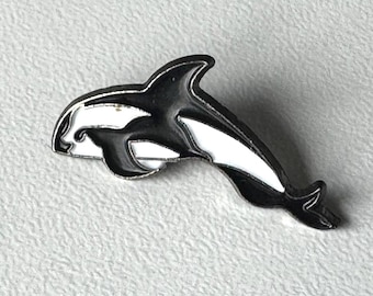 Orca – Rare embossed killer whale souvenir pin, marine collector piece