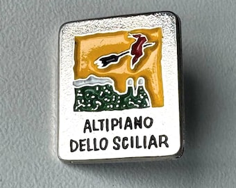 Altipiano dello Sciliar pin – classic Italian landscape design