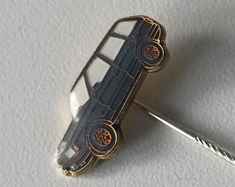 Range Rover “New Range Rover” (2nd Generation 1994-2002) Pin with Epoxy Coating, issued at IAA 1995