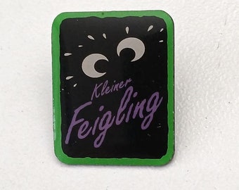 Kleiner Feigling Pin - A Touch of Fun!