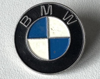 BMW logo brooch – rare embossed brand emblem from the 80s