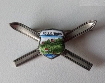 Polle Castle brooch with skis