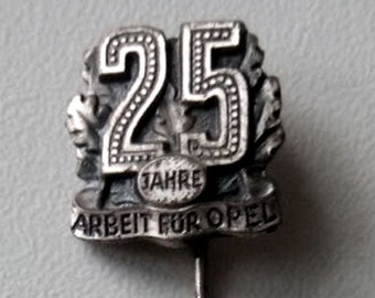 25 years of Opel loyalty: Unique pin made of 800 silver
