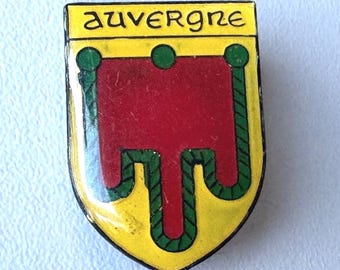 Auvergne coat‑of‑arms pin – rare French heraldic collectible
