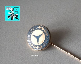 Englisch: Mercedes-Benz Star - Elegance to Wear!
