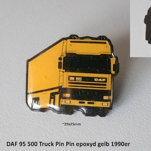 May include: A yellow DAF 95 500 truck pin with black details. The pin is made of epoxy and measures approximately 29mm x 25mm. The text "DAF 95 500 Truck Pin Pin epoxyd gelb 1990er" and "DAF 95 500 Truck Pin Pin epoxy yellow 1990s" is printed below the pin.