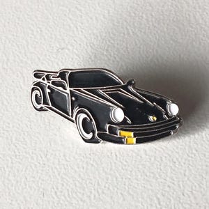 911 Carrera Cabrio – Iconic Black Pin to Wear