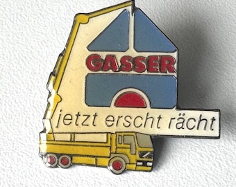 GASSER crane truck pin – epoxy‑coated company promo badge with slogan, rare 1990s item