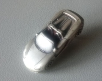 Porsche Carrera GT: A piece of history as a 3D pin