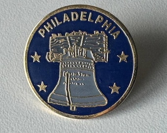Philadelphia Liberty Bell pin – classic round USA design