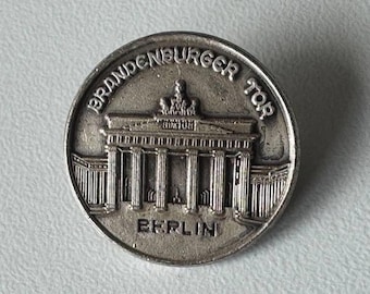 Brandenburg Gate – Rare silver Berlin relief pin, embossed collector piece