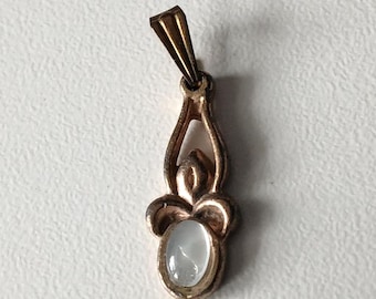 Mystic Pendant with Moonstone – Bronze Look & Symbolic Elegance