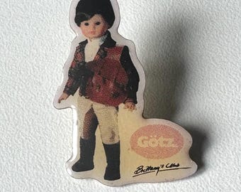 Rare Götz Birthday’s Club pin – brand doll motif