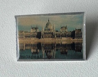 Budapest Parliament – 1990s Souvenir Pin with Photo Design