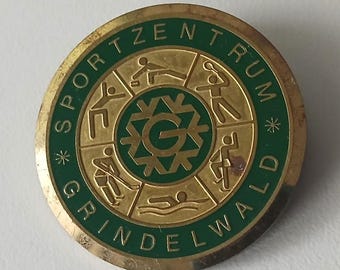 Grindelwald Sports Center Brooch – Swiss Winter Sports in Vintage Elegance