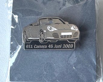 Porsche Carrera 4S press pin June 2003 – factory‑sealed presentation motif