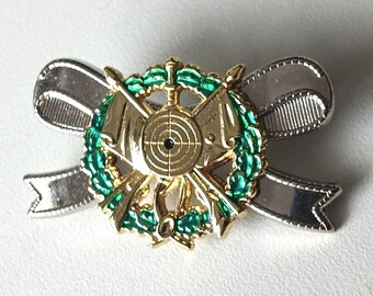 Large Shooter Honor Brooch – Timeless Embossed Badge (Early 2000s)