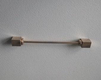 Vintage tie pin: gold cuboid